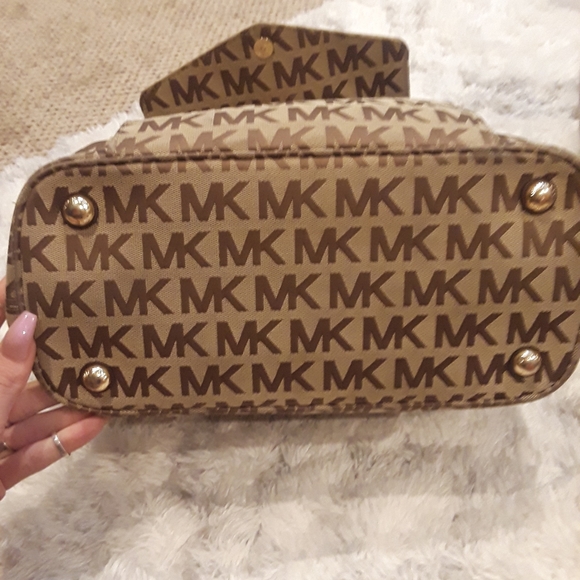 Michael Kors East West Monogrammed Voyager Tote - Picture 2 of 13
